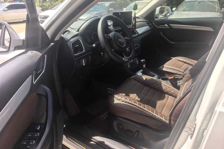 奥迪Q3 2015款 35 TFSI 进取型中控内饰7004
