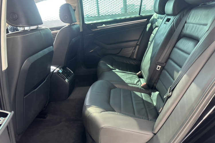 大众 辉昂 2018款 改款 380TSI 两驱商务版中控内饰7007