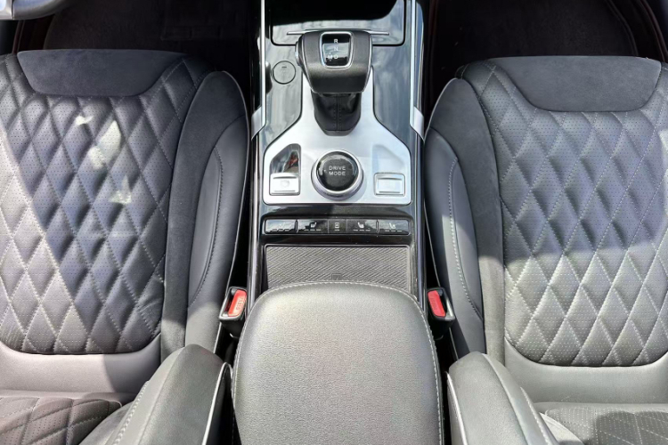 红旗HS5 2019款 2.0T 智联旗享版中控内饰7003