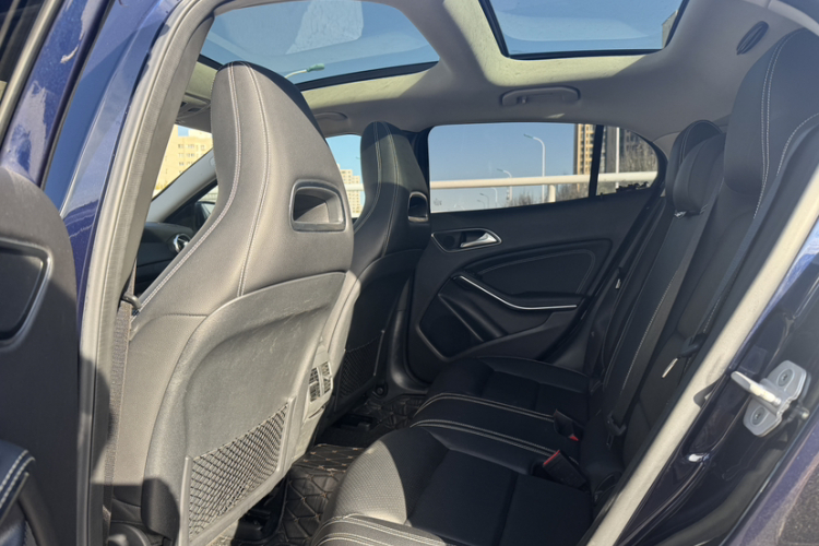 奔驰GLA 2017款 GLA 200 时尚型中控内饰7005