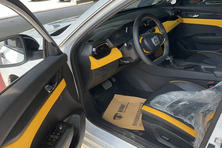 东风风神 奕炫 2023款 马赫版 1.5T 自动追猎骑士版中控内饰7002