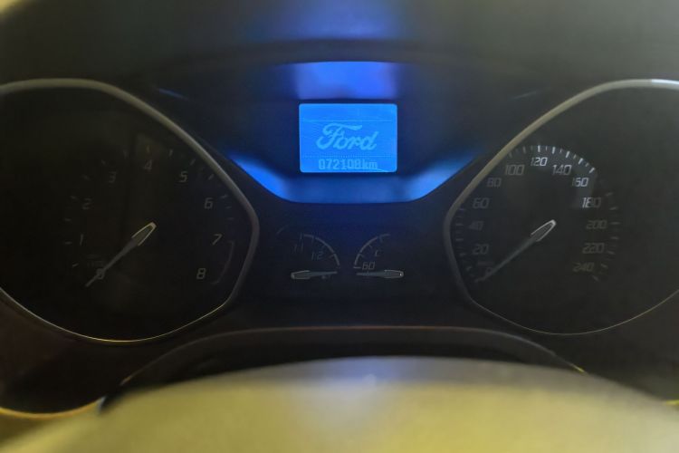 福特 福克斯 2012款 三厢 1.6L 自动风尚型中控内饰15