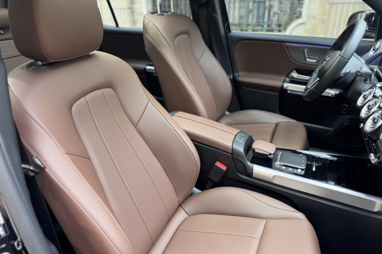 奔驰GLB 2023款 GLB 220 动感型局部细节41