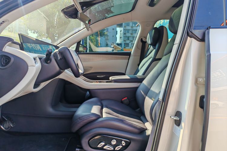 智己汽车 智己LS7 2023款 90kWh Elite后驱版中控内饰7001