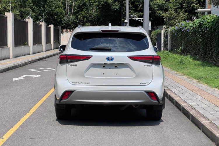 丰田 汉兰达 2022款 双擎 2.5L 四驱尊贵版 7座车身外观6005