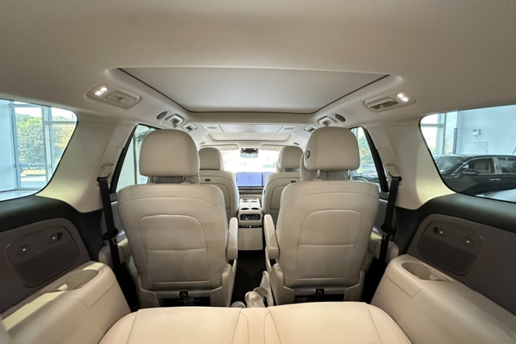 理想汽车 理想i8 2025款 标准版中控内饰7007