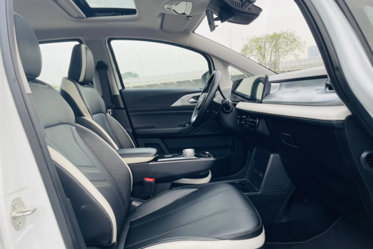 吉利几何E萤火虫 2022款 401KM 霹雳虎 5座中控内饰7005