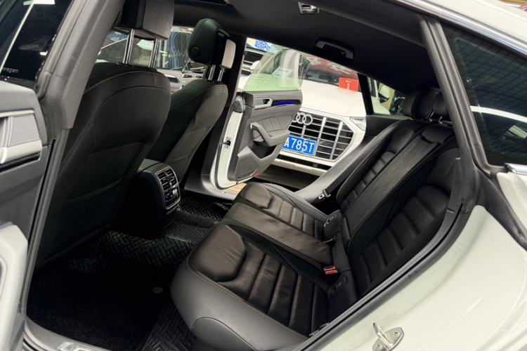 一汽-大众CC 2023款 380TSI 夺目版中控内饰7004