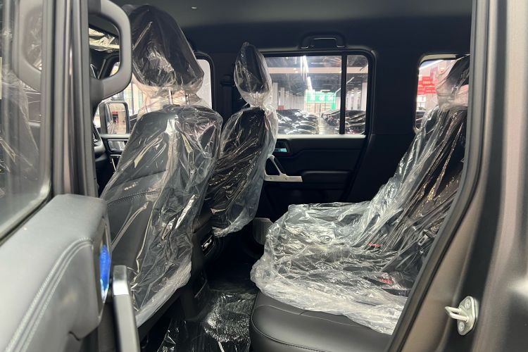 212 T01 2024款 2.0T 机械师中控内饰7008