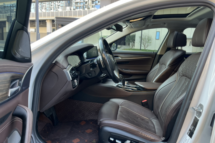 宝马5系 2020款 530Li 尊享型 豪华套装中控内饰7005