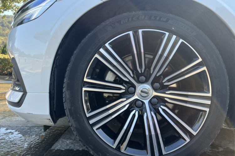 沃尔沃S60 2022款 B4 智远豪华版车身外观6006