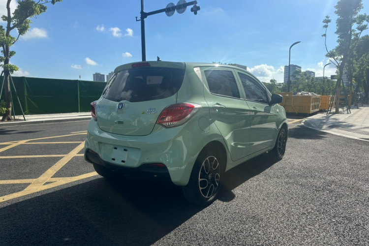 长安欧尚 奔奔E-Star 2021款 国民版 心悦版 磷酸铁锂（31.18kWh）车身外观6007