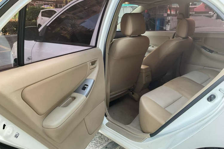 丰田 花冠 2013款 1.6L 自动卓越版中控内饰7001