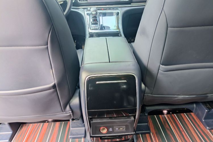 广汽传祺 传祺M8 2021款 大师系列 390T 尊贵版中控内饰7010