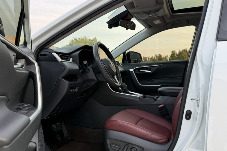 丰田 RAV4荣放 2020款 双擎  2.5L E-CVT两驱精英版中控内饰7004