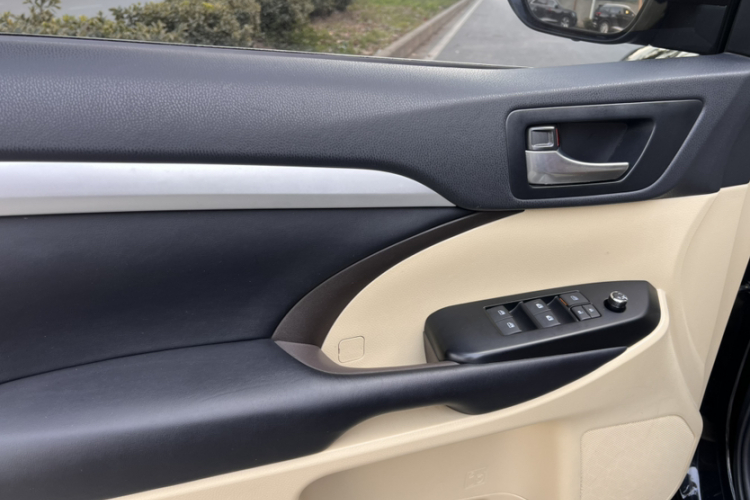 丰田 汉兰达 2018款 2.0T 四驱精英版 7座 国VI局部细节9006