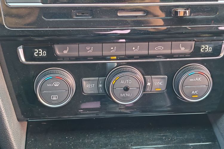 大众 迈腾 2017款 380TSI DSG 豪华型中控内饰7014