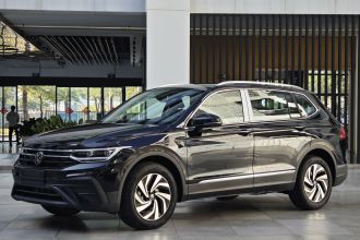 大众 途观L 2025款 出众款 300TSI 自动两驱龙腾版