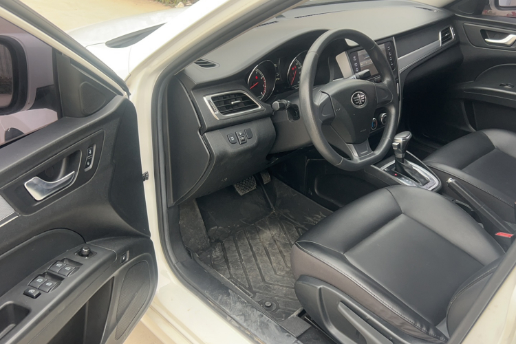 奔腾B30 2017款 1.6L 自动舒适型中控内饰7004