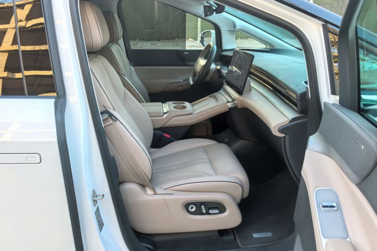 小鹏X9 2025款 740超长续航 Max局部细节41