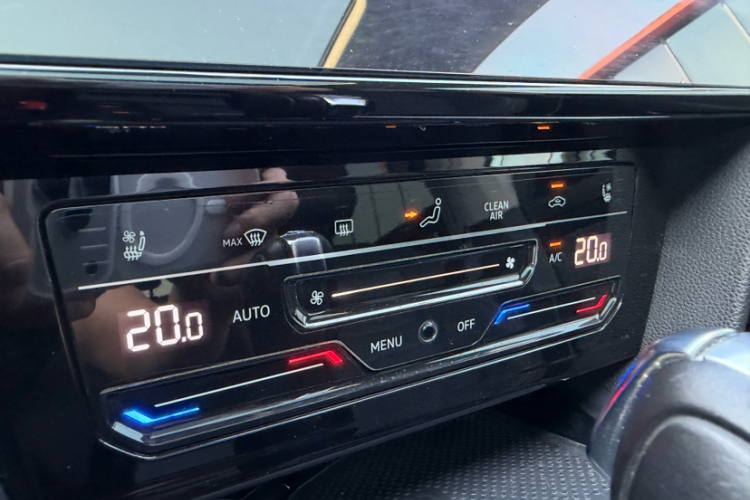 一汽-大众CC 2021款 380TSI 夺目版中控内饰7004