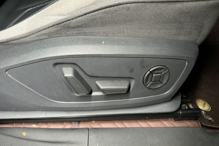 奥迪Q3 2024款 35 TFSI 时尚动感型中控内饰7012