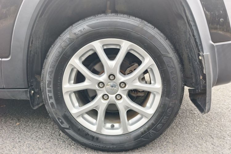 Jeep 自由光 2017款 2.0L 优越版车身外观6007