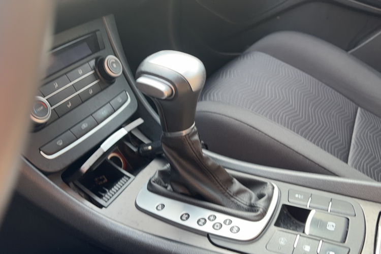 名爵 MG6 2014款 掀背 1.8L 自动驾值版局部细节18