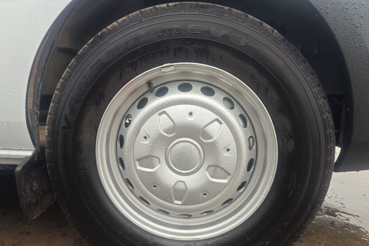 福特 全顺 2023款 2.0T柴油手动多功能商用车中轴低顶5/6座车身外观6007