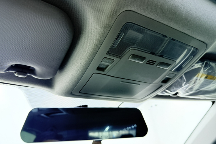 丰田 卡罗拉 2017款 改款 1.2T S-CVT GL-i局部细节9001