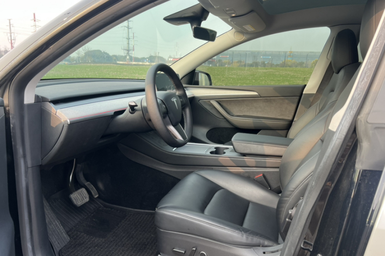 特斯拉 Model Y 2022款 后轮驱动版中控内饰7002