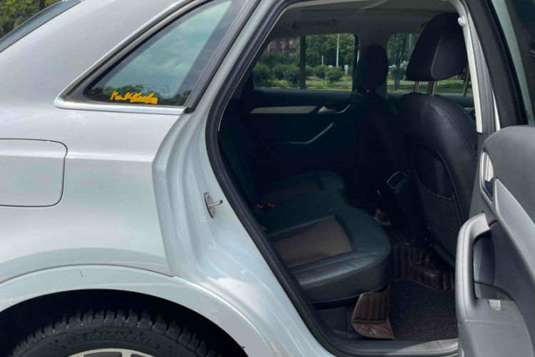 奥迪Q3 2018款 35 TFSI 时尚型典藏版中控内饰7010