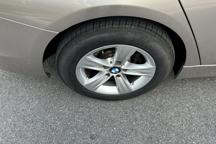 宝马3系 2015款 320i 超悦版时尚型车身外观6006