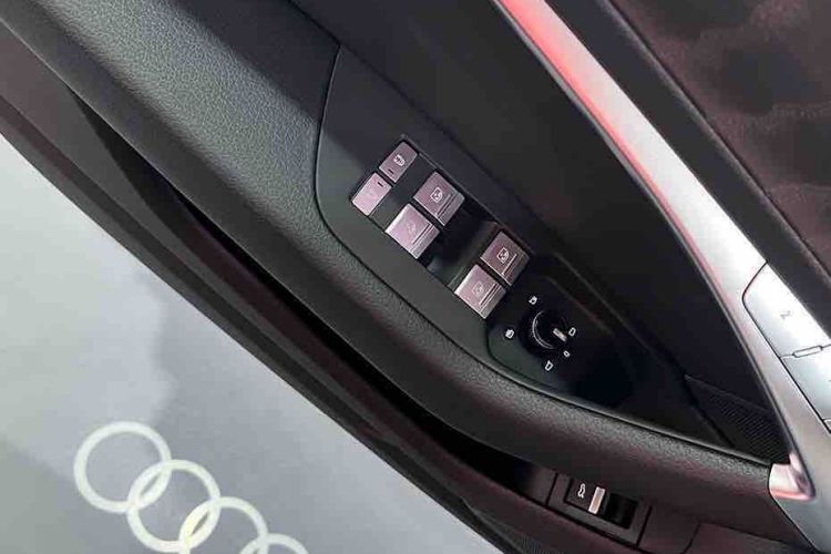 奥迪A6L 2025款 改款 45 TFSI quattro 臻选动感型中控内饰7004