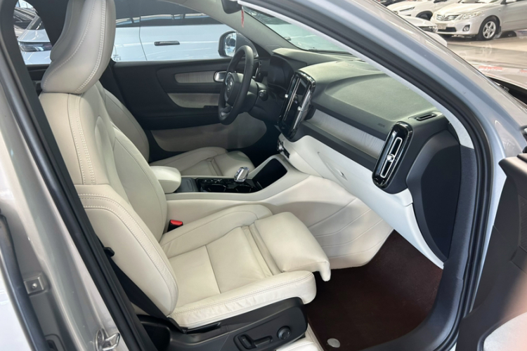 沃尔沃XC40 2023款 B4 四驱智雅豪华版局部细节41