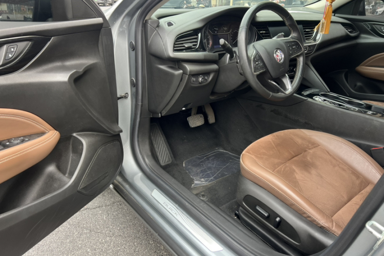 别克 君威 2023款 652T 智享型中控内饰7007