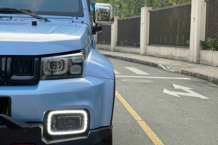 北京BJ40 2023款 2.0D 自动四驱刀锋英雄版侠客型（前后电控锁）局部细节36