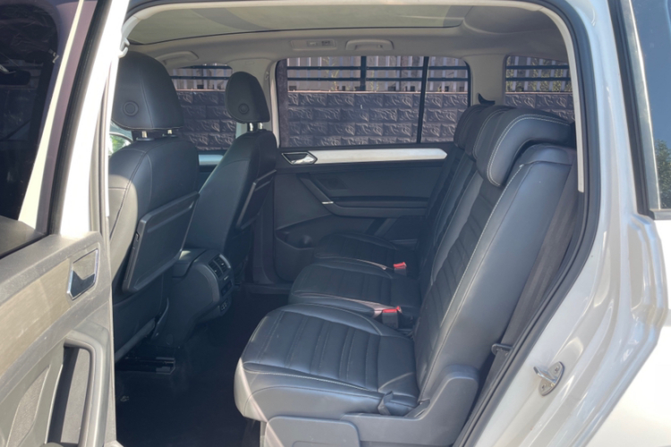 大众 2018款 途安L 280TSI DSG舒适版 7座 国VI中控内饰7005