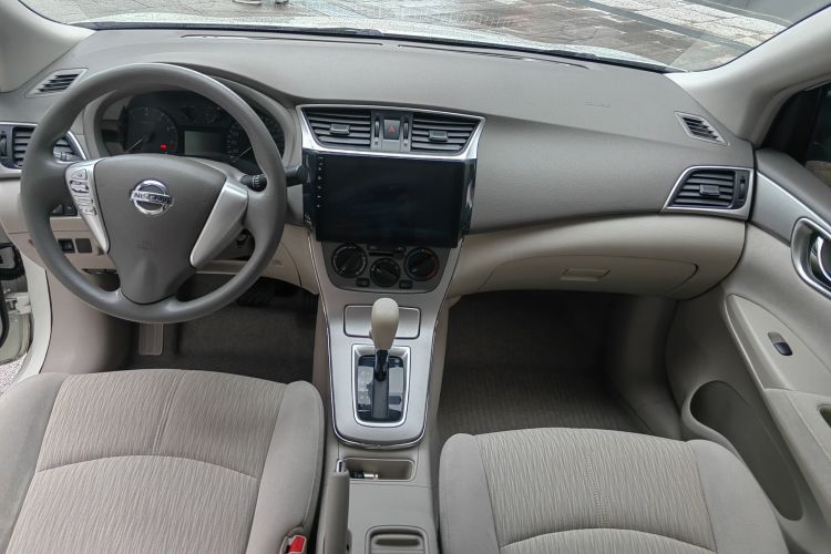 日产 轩逸 2012款 1.8XE CVT舒适版中控内饰7006