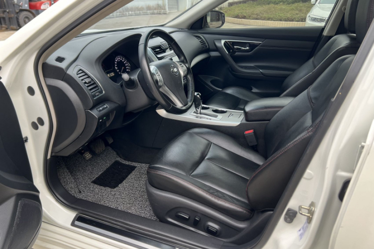 日产 天籁 2016款 改款 2.0L XL舒适版中控内饰7004