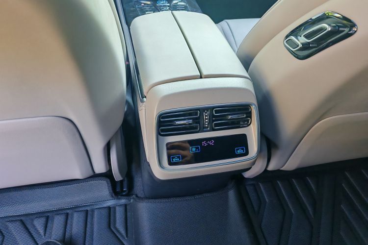 比亚迪 汉 2025款 EV 智驾版 701KM激光雷达尊享型中控内饰7007