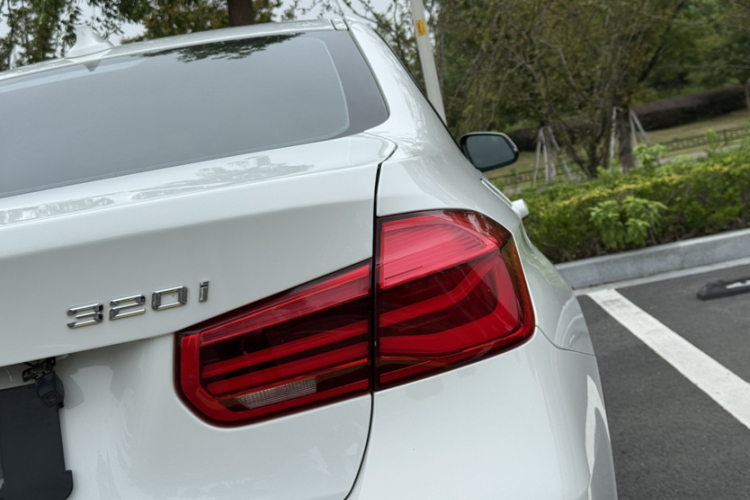 宝马3系 2018款 320i M运动套装车身外观6002