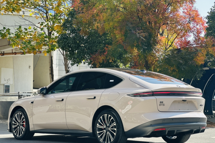 蔚来ET5 2022款 75kWh车身外观6004