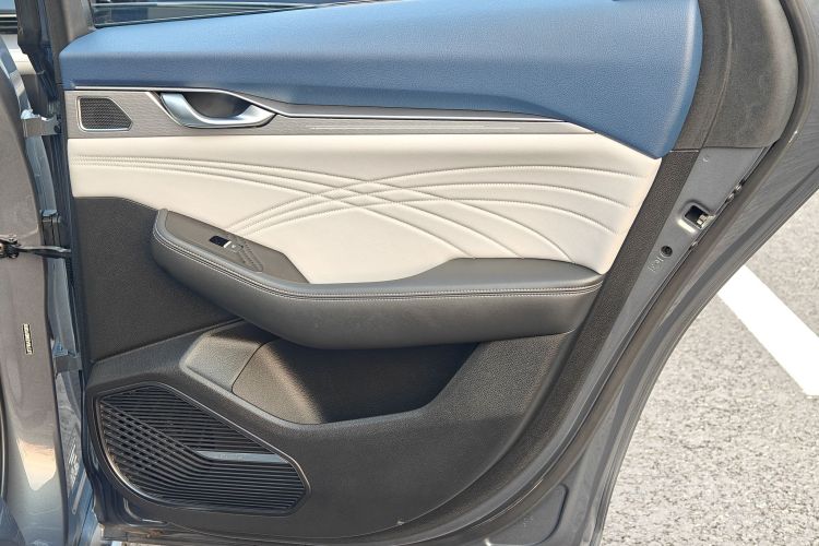 吉利汽车 星瑞 2021款 改款 2.0TD 尊贵型中控内饰7009