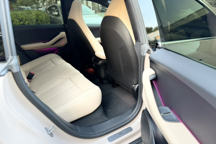 蔚来ET5 2022款 75kWh中控内饰7008