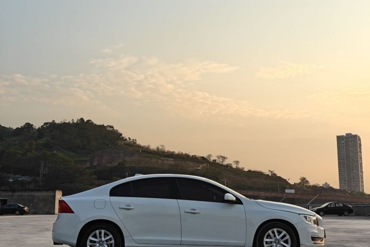 沃尔沃S60 2015款 S60L 2.0T 智行版车身外观6004