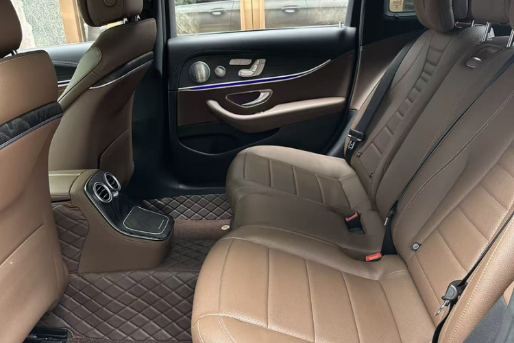 奔驰E级 2021款 改款 E 300 L 运动豪华型中控内饰7003