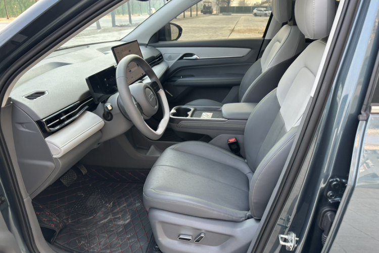 奔腾 悦意03 2025款 565km 悠享版中控内饰7007