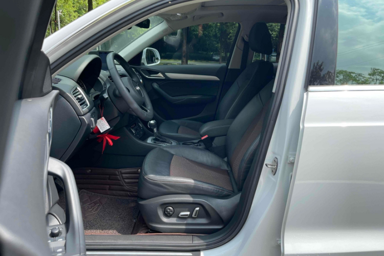 奥迪Q3 2018款 35 TFSI 时尚型典藏版中控内饰7005