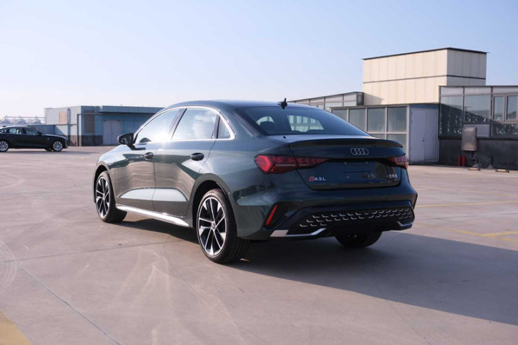 奥迪A3 2025款 A3L Limousine 35TFSI 飞驰尊享型车身外观6005